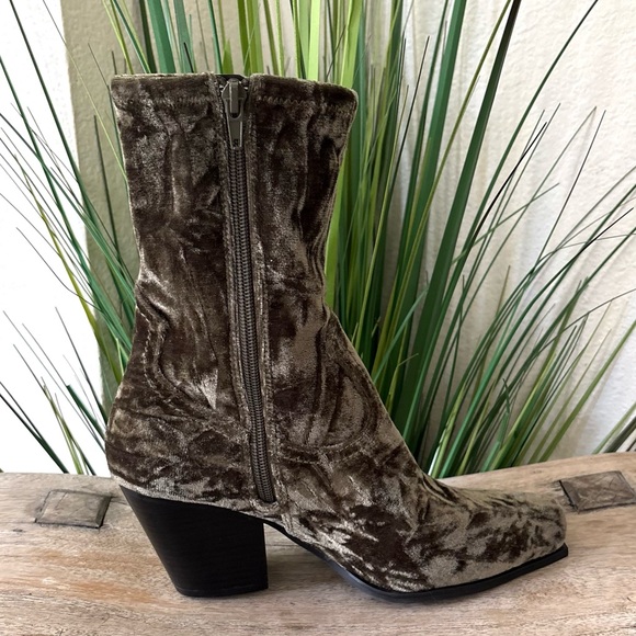 Gianni Bini Star Crossed 3 Green Velvet Boots - Picture 4 of 12